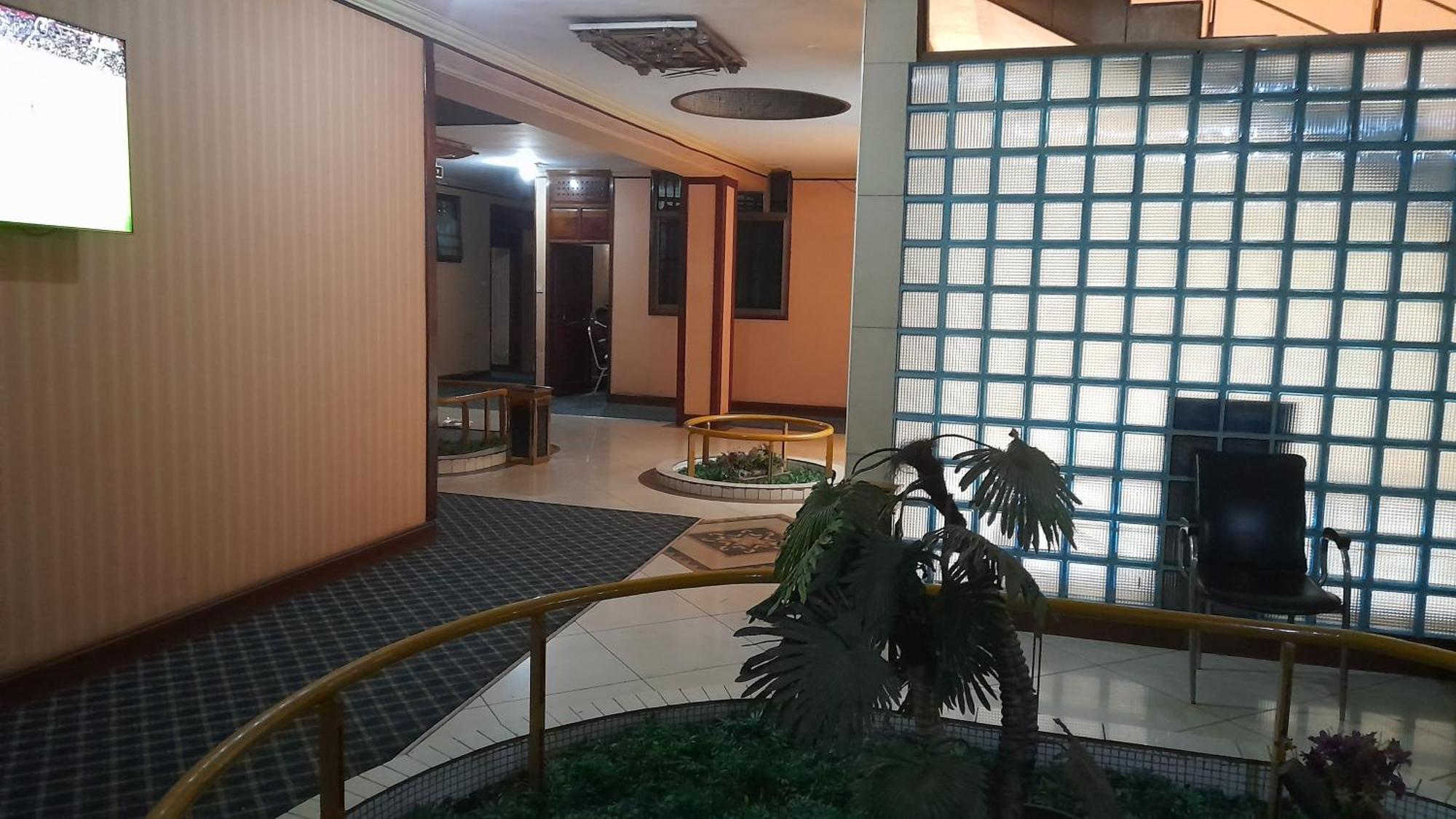 New Jbk Hotel Kampala Luaran gambar