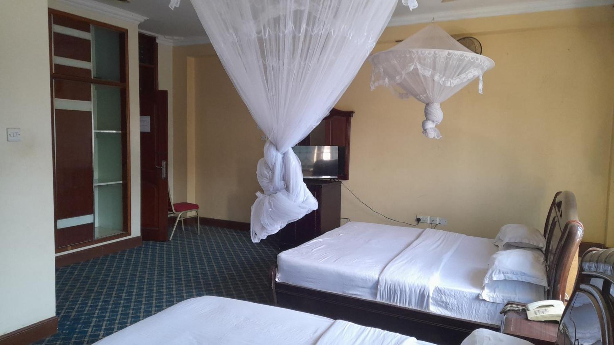 New Jbk Hotel Kampala Luaran gambar