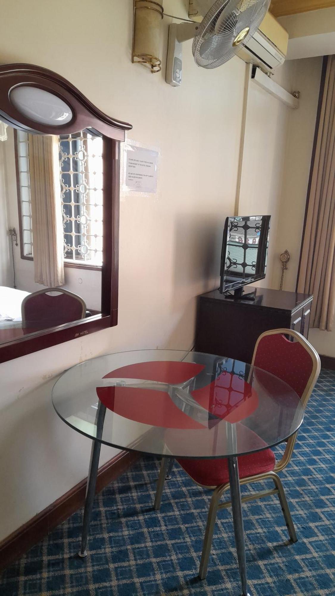 New Jbk Hotel Kampala Luaran gambar