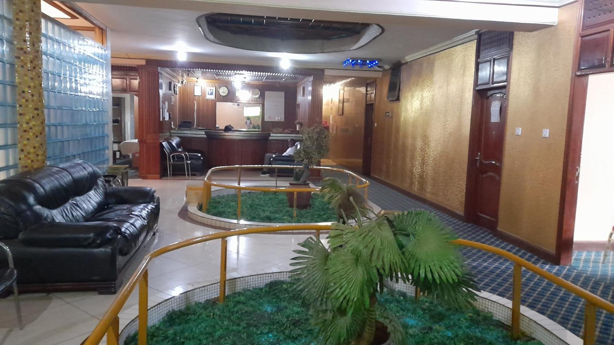 New Jbk Hotel Kampala Luaran gambar