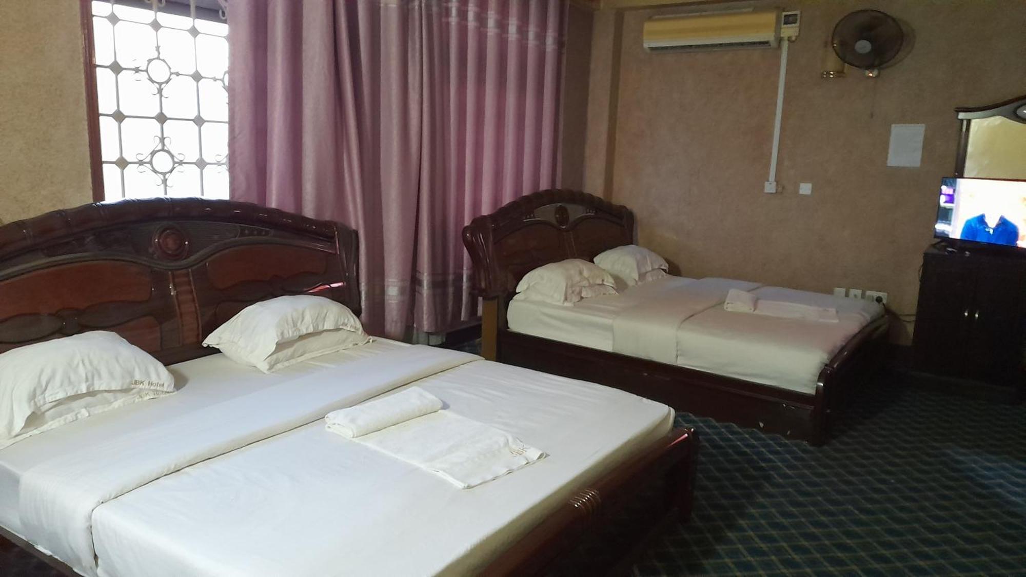 New Jbk Hotel Kampala Luaran gambar