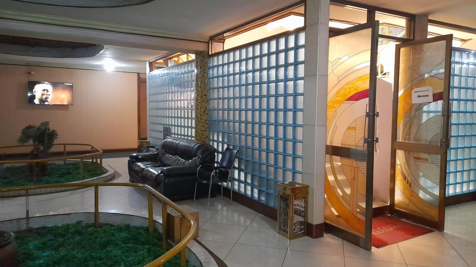 New Jbk Hotel Kampala Luaran gambar