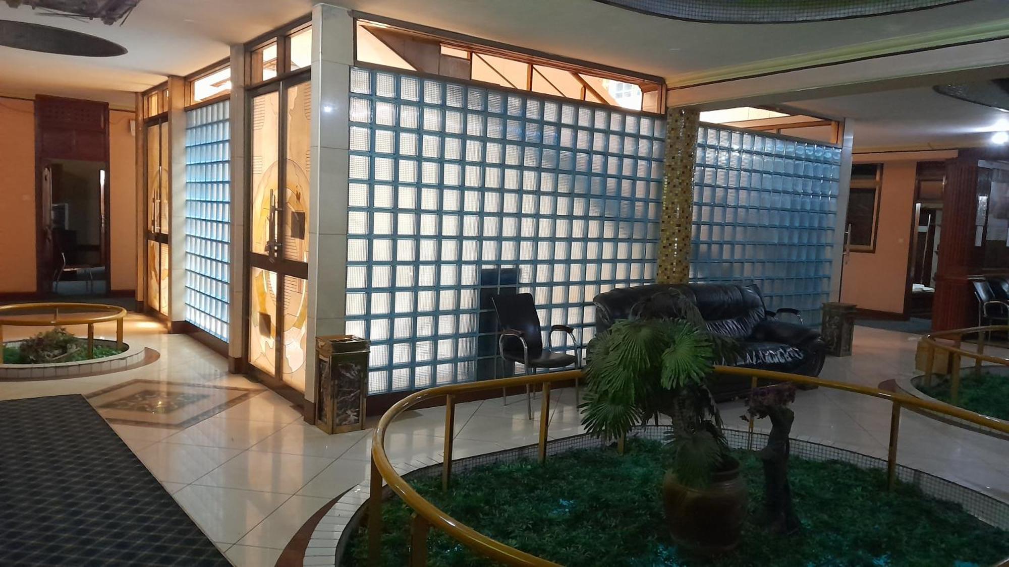 New Jbk Hotel Kampala Luaran gambar