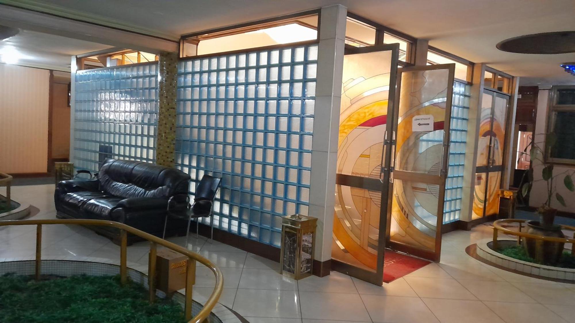 New Jbk Hotel Kampala Luaran gambar